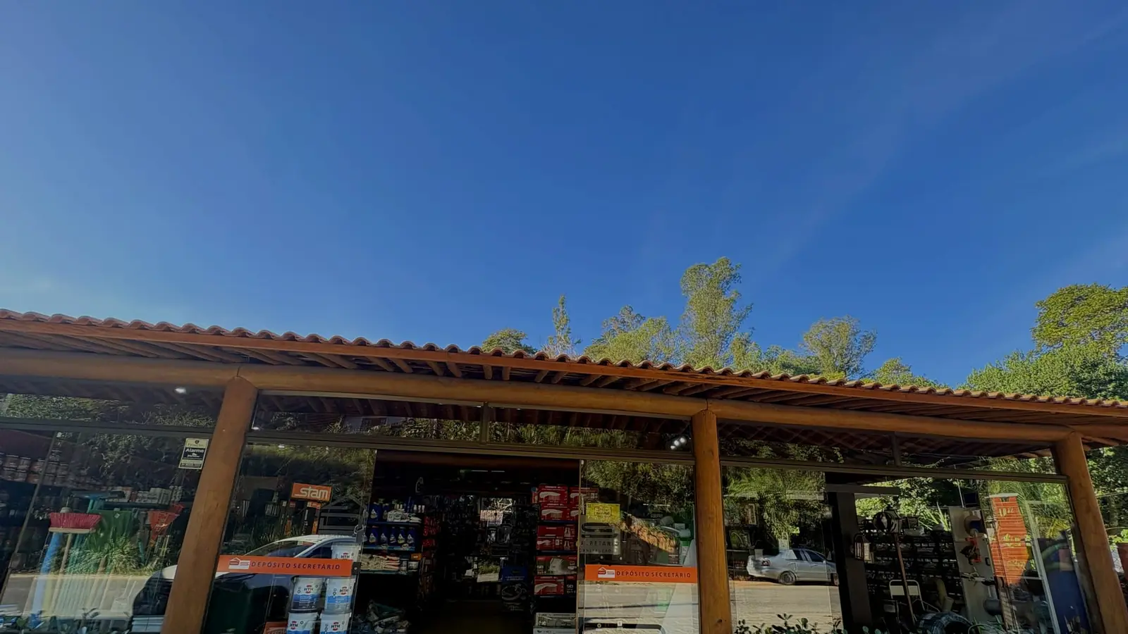 Fachada do Depósito Secretário em Secretário, Petrópolis